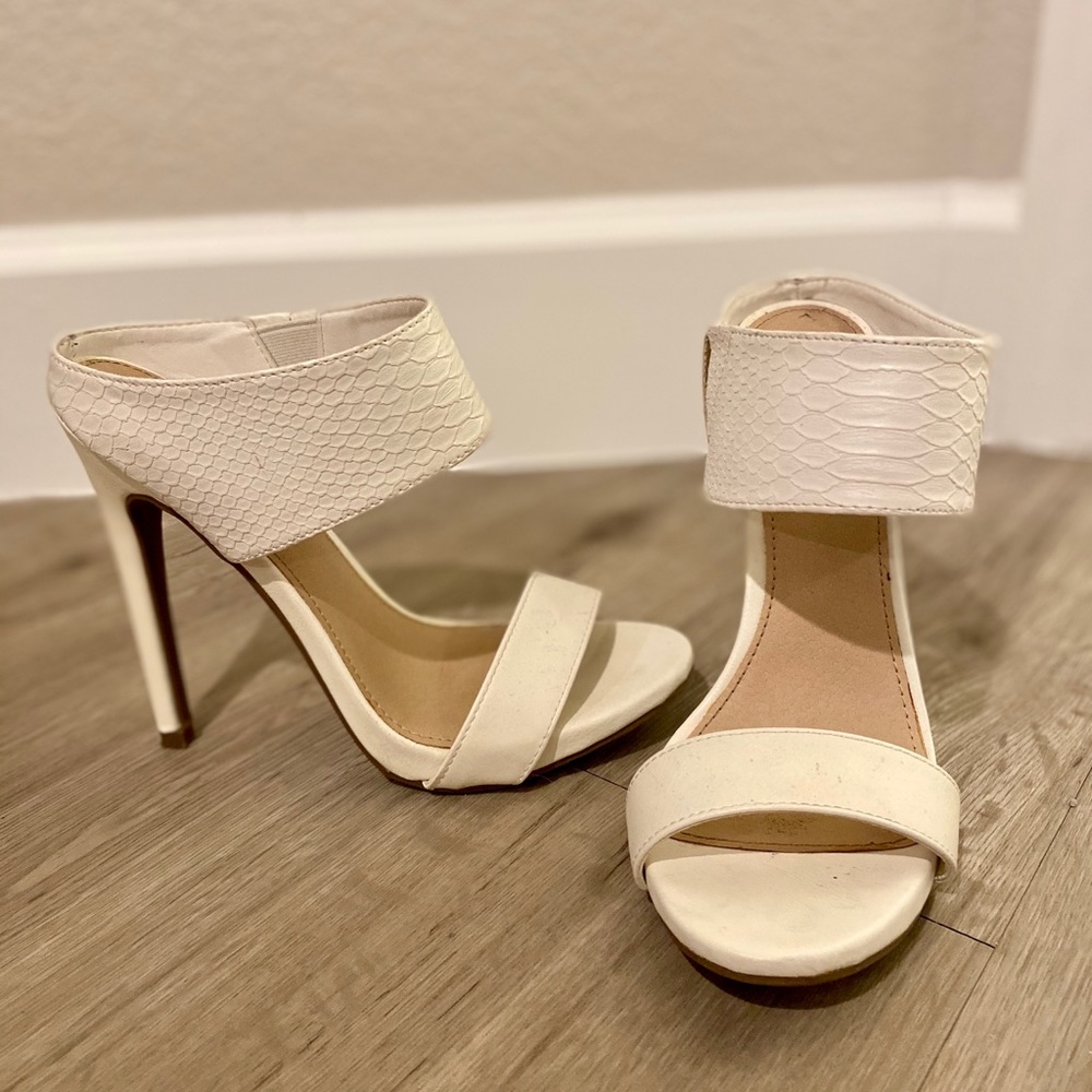 Mossimo White Heels size 6.5